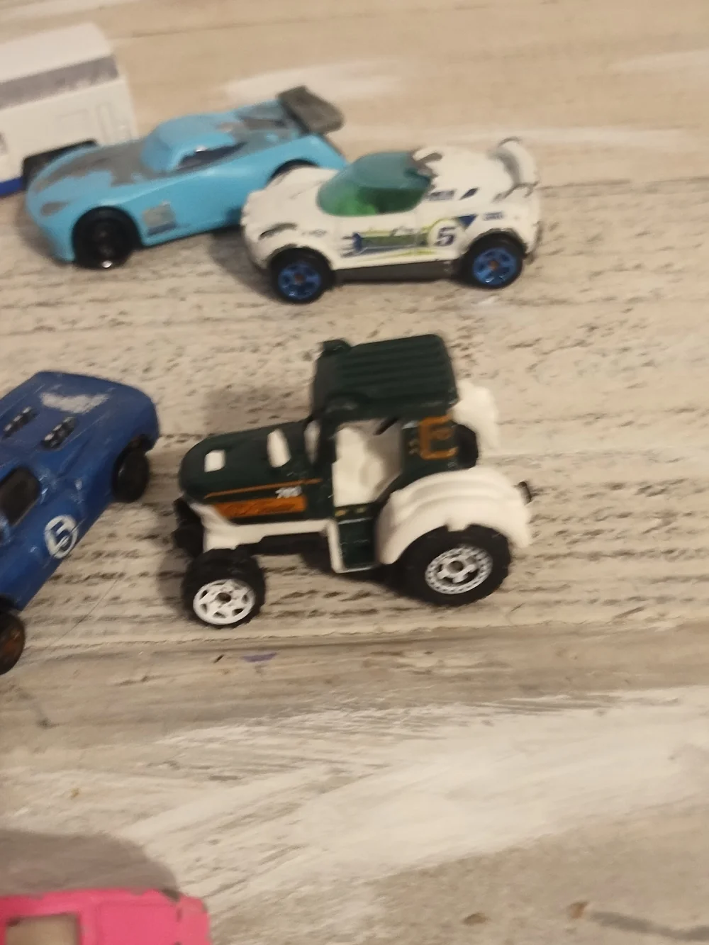 Lot of 9 Toy Cars and Trucks different brands matchbox an Hot Wheels and others